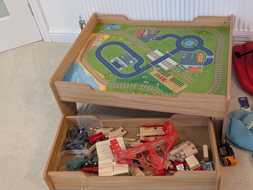 Costway train track set - train,